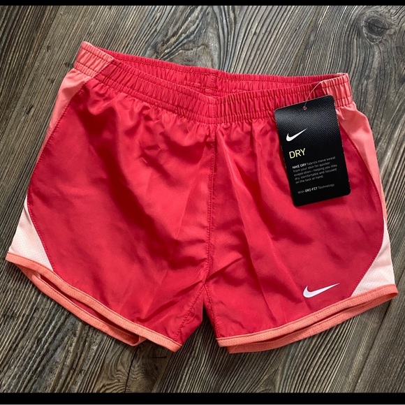 Girls Nike Tempo shorts - Picture 2 of 3